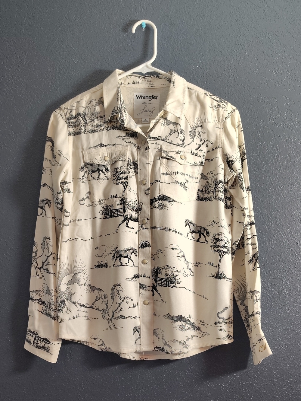 Wrangler x Lainey Wilson Landscape Western Horse Print Snap-Down Shirt Large